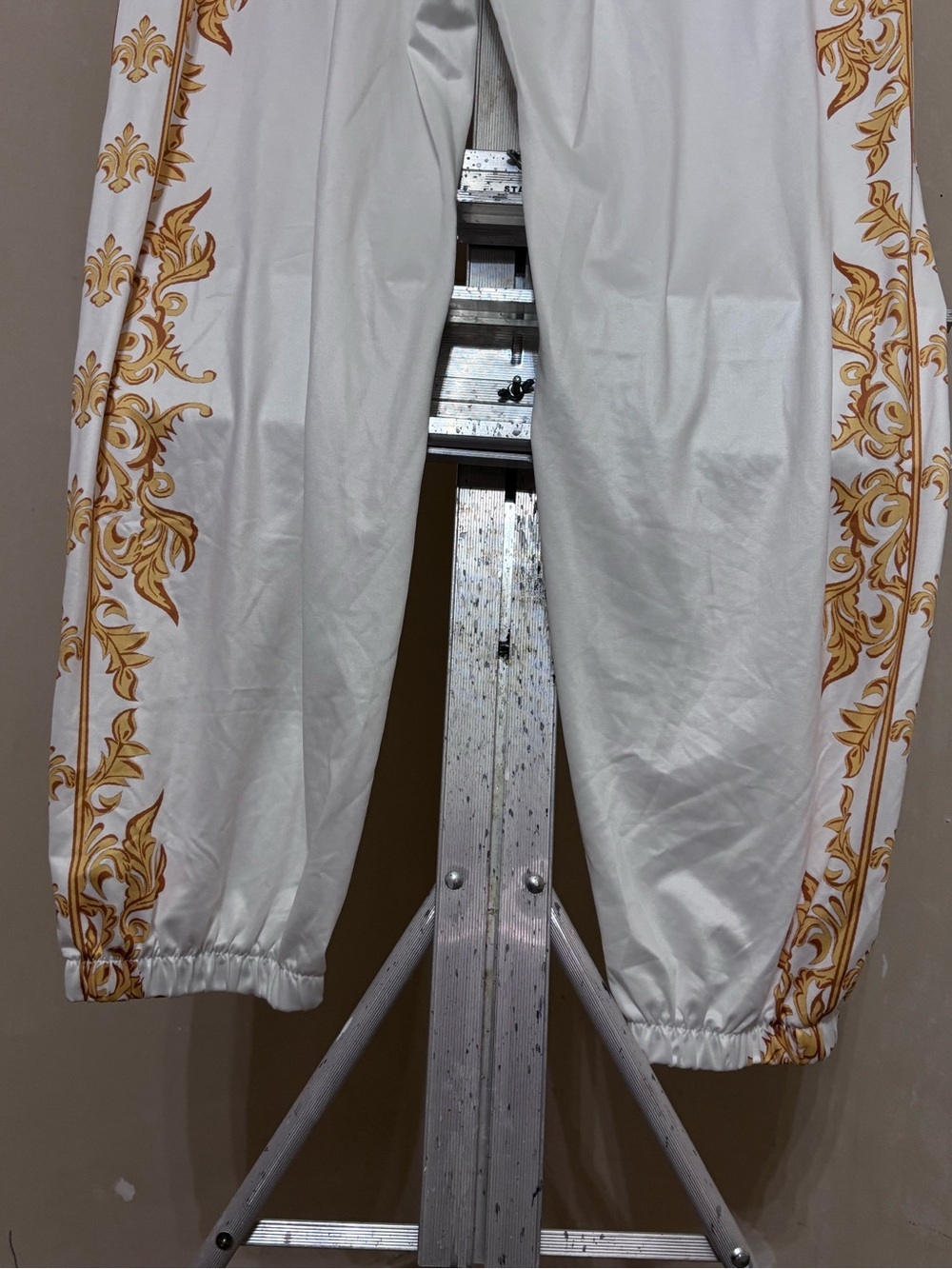 Manfinity Homme White Baroque Print Track Pants Joggers Sz XL - Picture 7 of 13